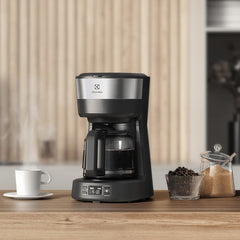 Cafetera Eléctrica Programable Electrolux Ecm25 Inox De 1,2l Negro