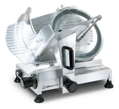 Cortadora Fiambre Ultracomb Fs-6802g Comercial 250mm Prof Color Plateado Con Afilador