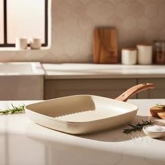 Set 7 Piezas Carol Cacerola Panquequera Wok Bifera Cubiertos Crema