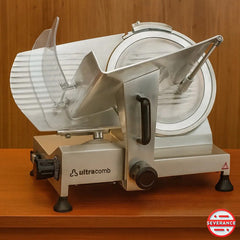 Cortadora De Fiambre Profesional Ultracomb Fs-6801g 195mm Color Plateado Acero/aluminio