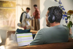 Auriculares Philips Bluetooth Tah8507bk/00 Pc 55hs Gamer Color Negro