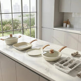 Set 7 Piezas Carol Cacerola Panquequera Wok Bifera Cubiertos Crema