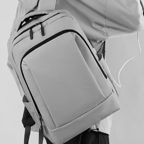 Mochila Porta Notebook De Viaje Urbana De Tela Usb Gris Gris Liso