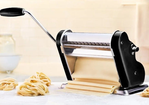 Fabrica De Pastas Pastalinda Clasica 200 Negra Amasa Estira Negro