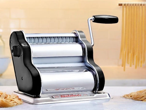 Fabrica De Pastas Pastalinda Clasica 200 Negra Amasa Estira Negro
