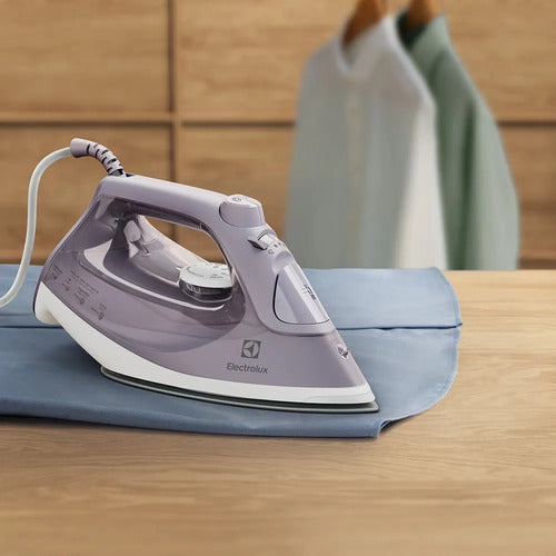Plancha A Vapor Electrolux Experience Esi50 Color Lavanda
