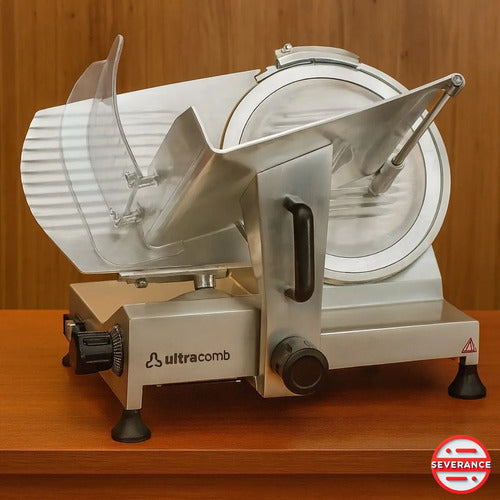 Cortadora De Fiambre Profesional Ultracomb Fs-6801g 195mm Color Plateado Acero/aluminio