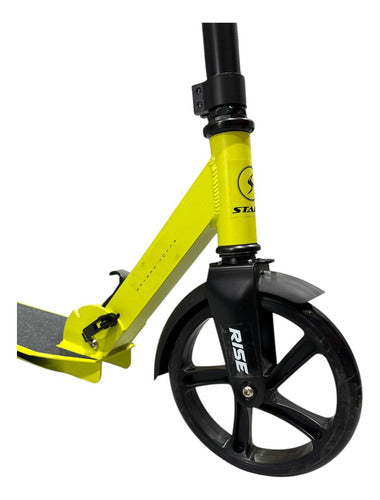 Monopatin Scooter Stark Rise Aluminio Ruedas 200mm Plegable Color Amarillo