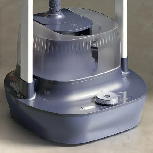 Vaporizador De Ropa Electrolux Expert Egs20 Color Azul Marino Gris