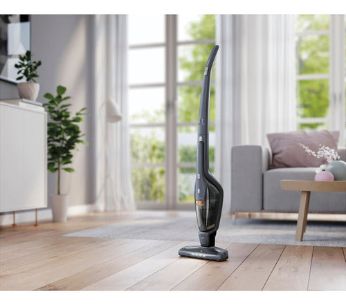 Aspiradora Inalámbrica Vertical A Mano Electrolux Erg25 C Azul