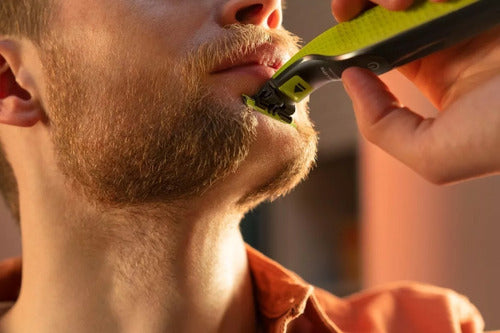 Afeitadora Philips Oneblade Qp2724/10 Recorta Afeita Usb Negro