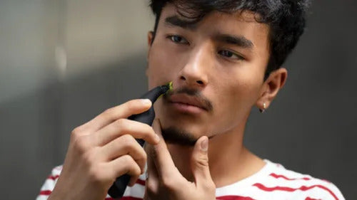 Afeitadora Philips Oneblade Pro Qp6532/10 Recorta Afeita Cts Negro