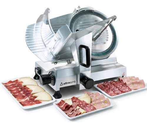Cortadora Fiambre Ultracomb Fs-6802g Comercial 250mm Prof Color Plateado Con Afilador